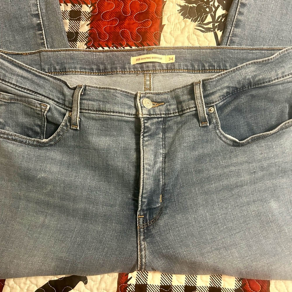 Levi’s - Picture 4 of 5